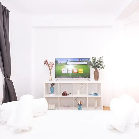 New White Unirii Bukarest