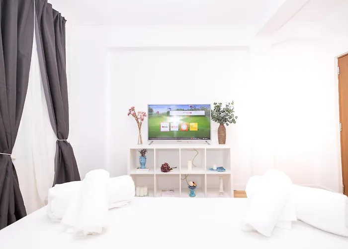 New White Unirii Bukarest