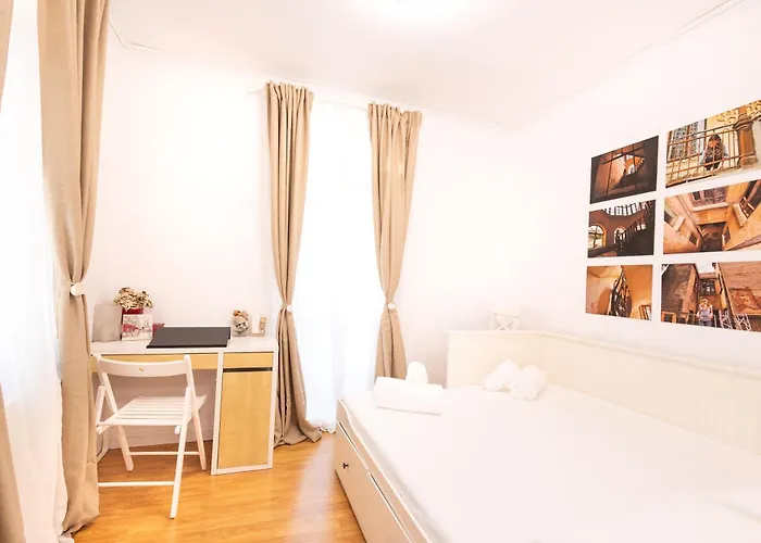 New White Unirii * Bukurešť