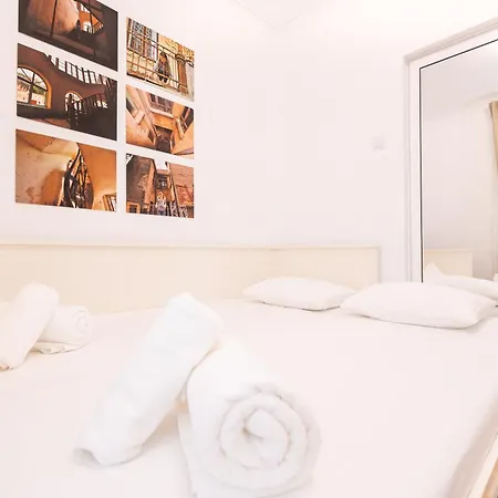 New White Unirii * Bucarest